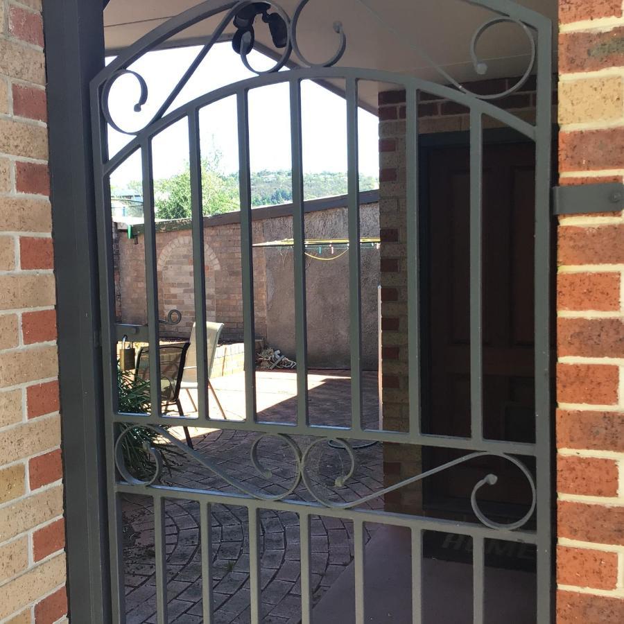 City Townhouse Walking Distance To City Launceston Luaran gambar