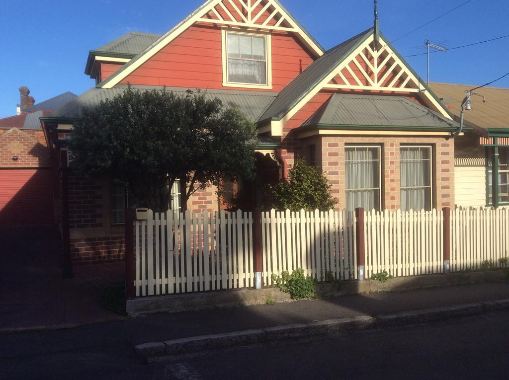 City Townhouse Walking Distance To City Launceston Luaran gambar